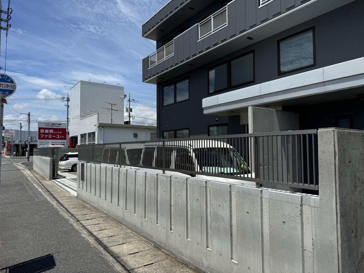 岡山市 某商店 駐車場ライン引き、外構工事の画像