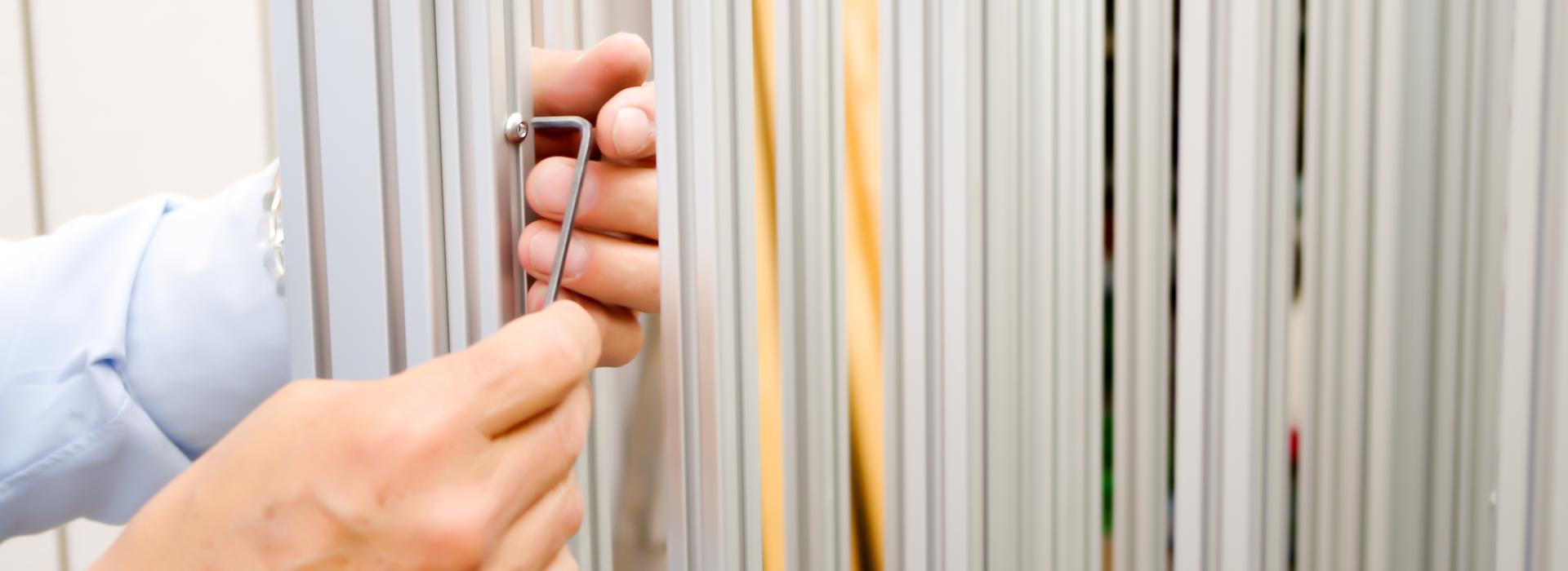 アルミ製品の組立、左官、土木の画像